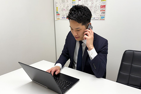 メールチェックの様子